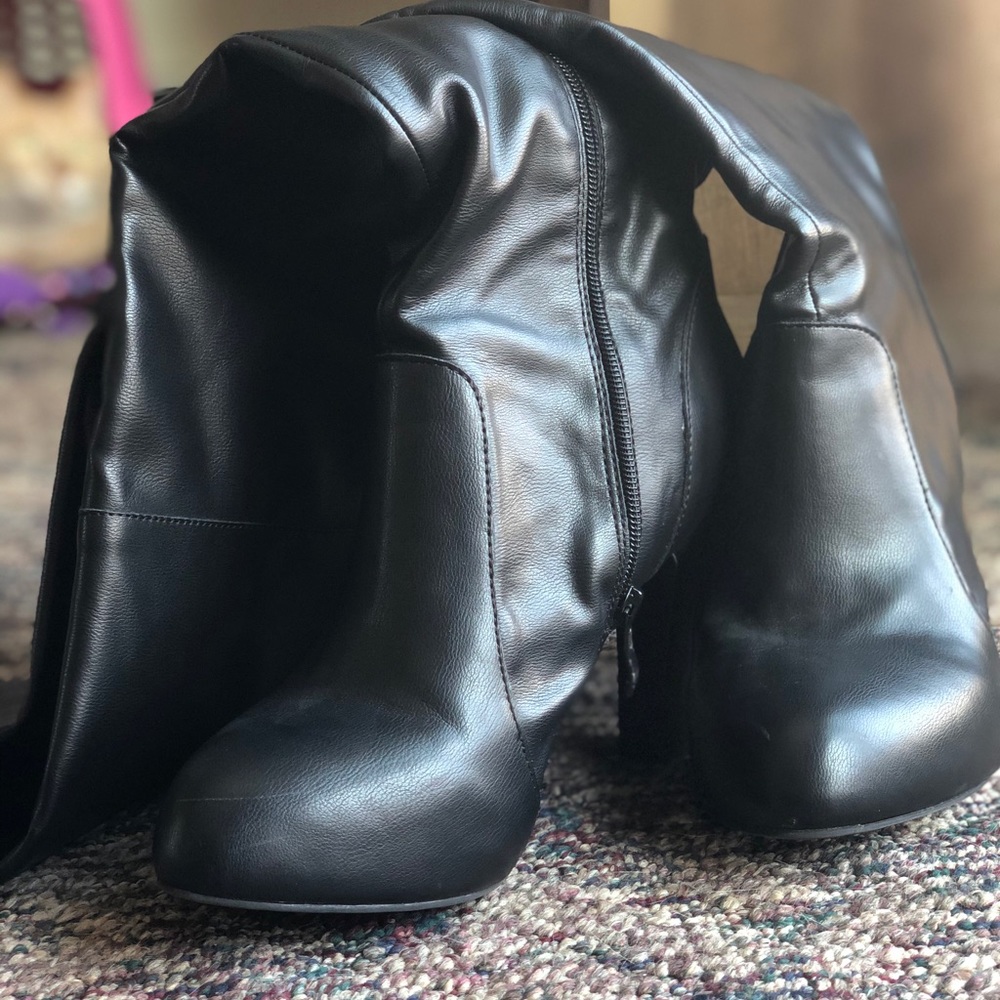 Torrid black knee high boots